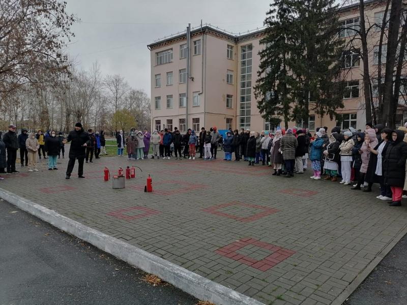 Сегодня в Курганском областном противотуберкулезном диспансере прошла объектовая тренировка по пожарной безопасности и действиям в условиях чрезвычайных ситуаций.